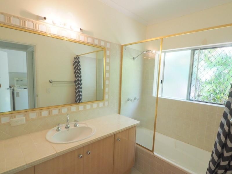 37 Summer Hill Drive, Mooroobool QLD 4870