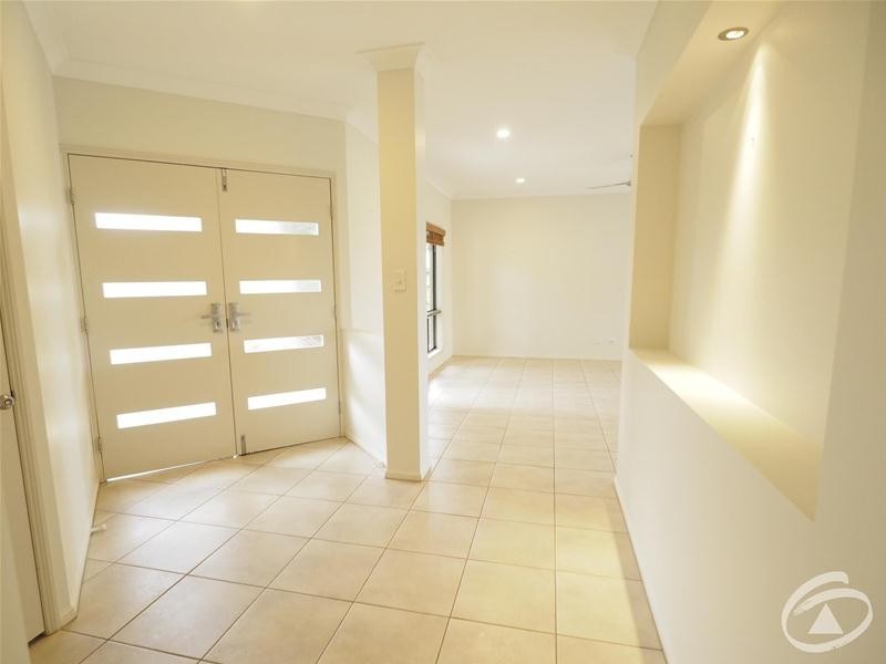 15 Elphinstone Street, Kanimbla QLD 4870