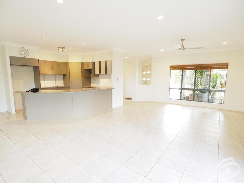 15 Elphinstone Street, Kanimbla QLD 4870