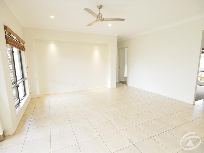 15 Elphinstone Street, Kanimbla QLD 4870