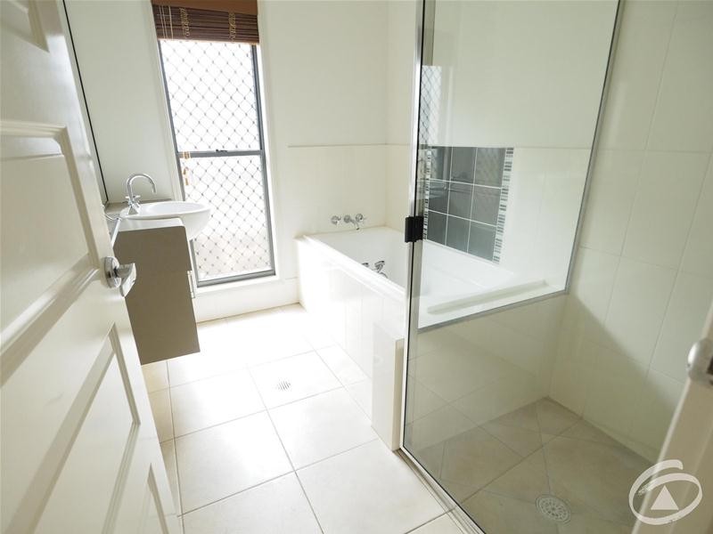 15 Elphinstone Street, Kanimbla QLD 4870