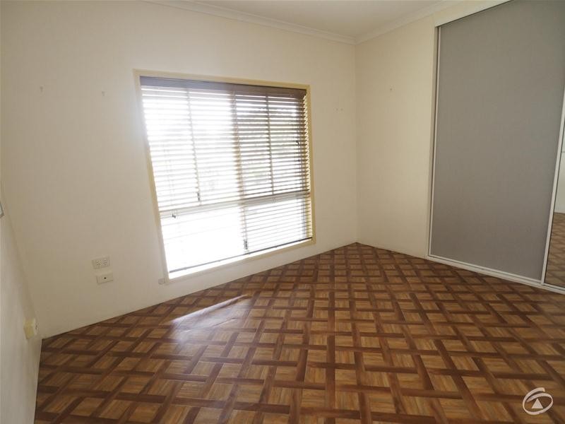 27 Carnation Drive, Mooroobool QLD 4870