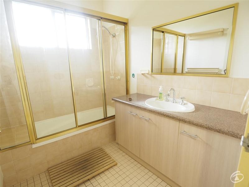 27 Carnation Drive, Mooroobool QLD 4870