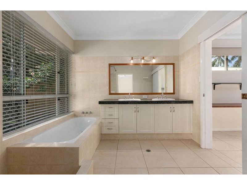 25 Gibson Close, Clifton Beach QLD 4879