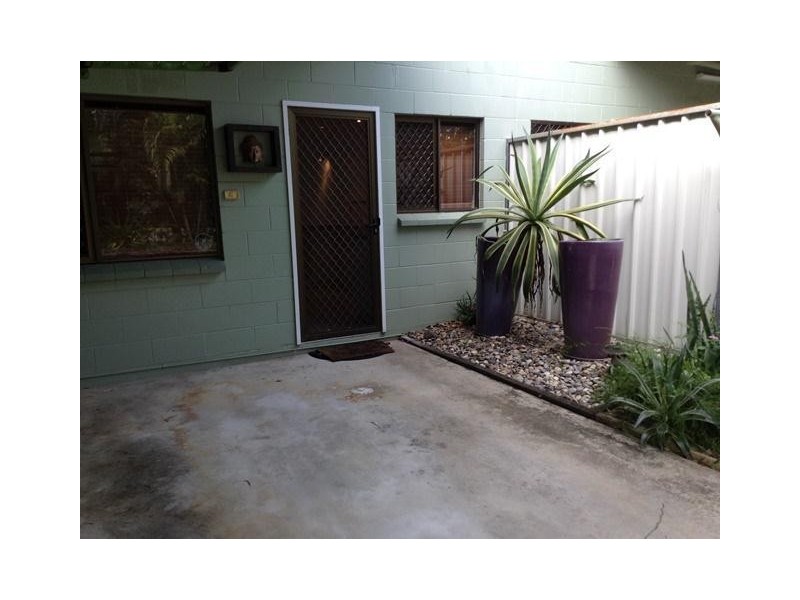 8/25 Hibiscus Lane, Holloways Beach QLD 4878