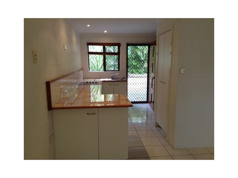 8/25 Hibiscus Lane, Holloways Beach QLD 4878