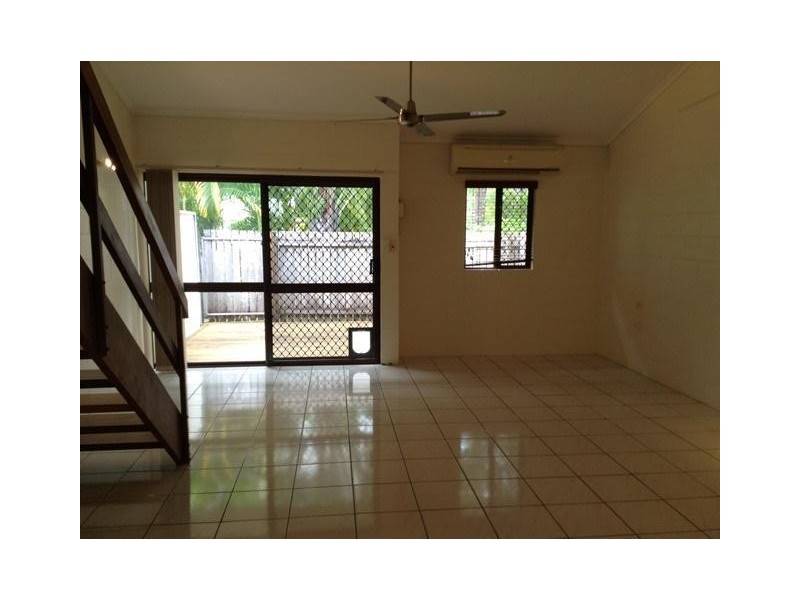 8/25 Hibiscus Lane, Holloways Beach QLD 4878