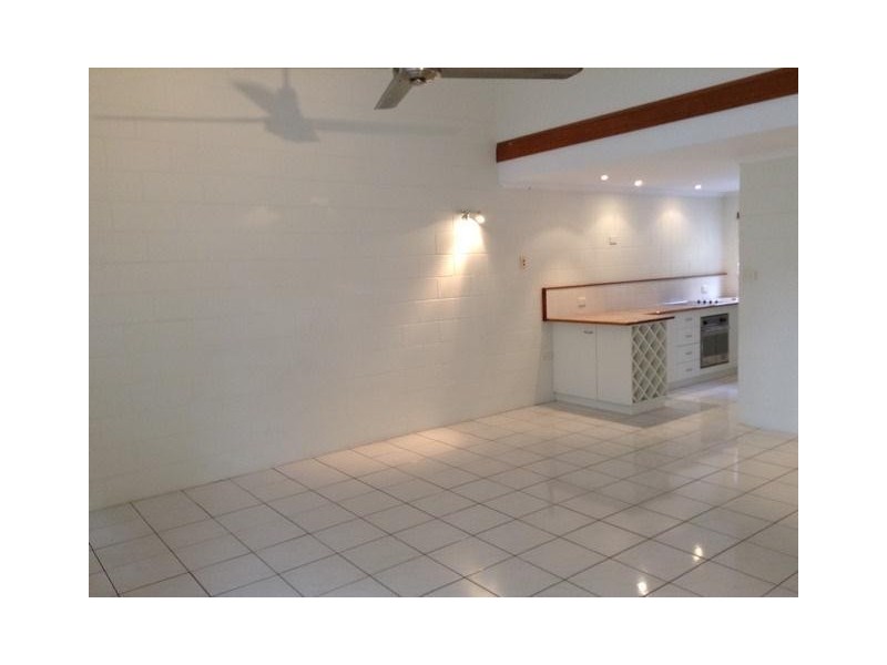 8/25 Hibiscus Lane, Holloways Beach QLD 4878