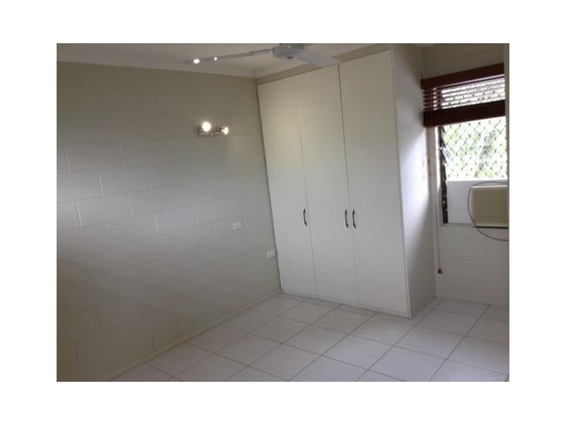 8/25 Hibiscus Lane, Holloways Beach QLD 4878