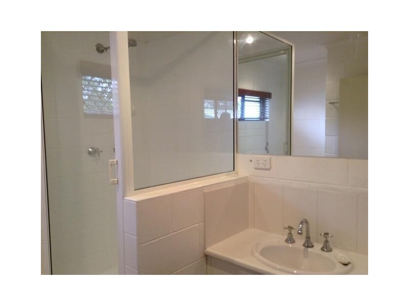 8/25 Hibiscus Lane, Holloways Beach QLD 4878