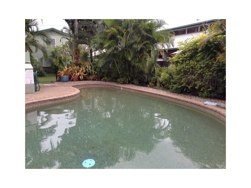 8/25 Hibiscus Lane, Holloways Beach QLD 4878