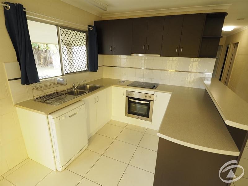 7 Denman Close, Manoora QLD 4870