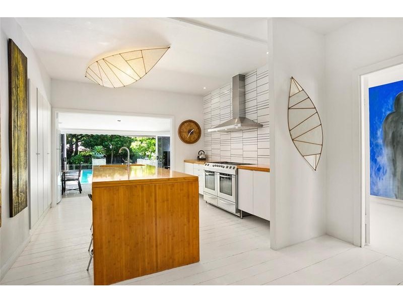 30 Howe Street, Cairns North QLD 4870