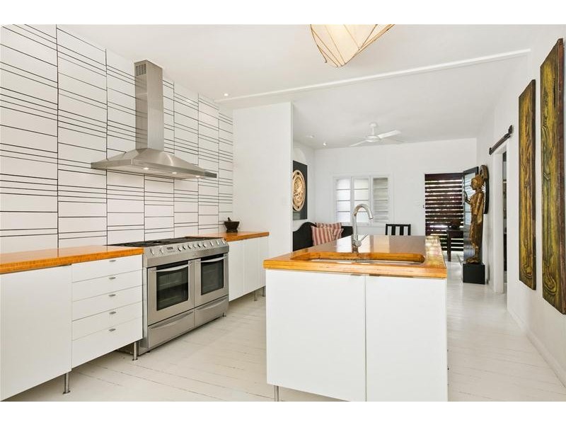 30 Howe Street, Cairns North QLD 4870