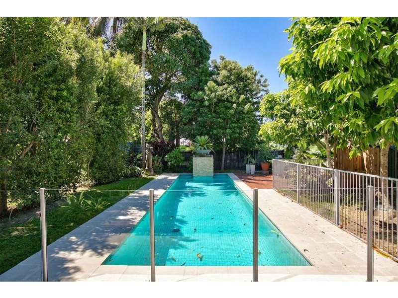 30 Howe Street, Cairns North QLD 4870