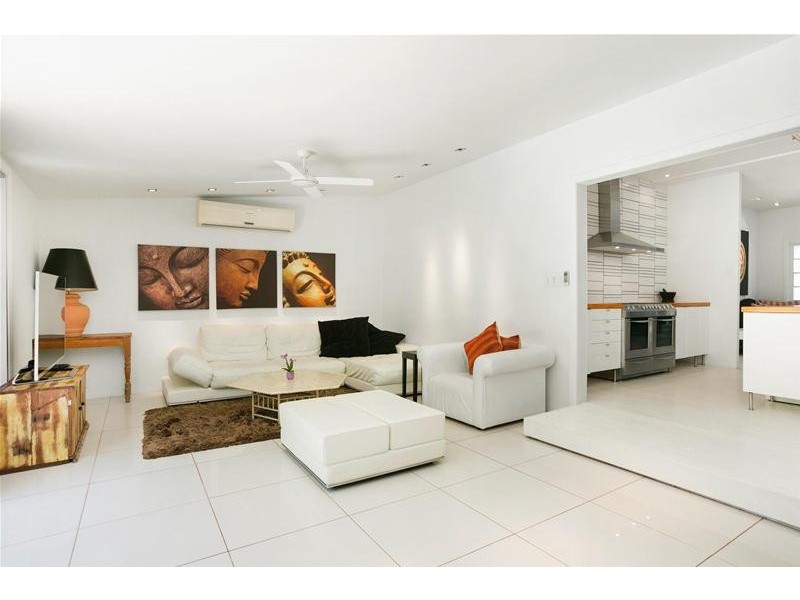 30 Howe Street, Cairns North QLD 4870