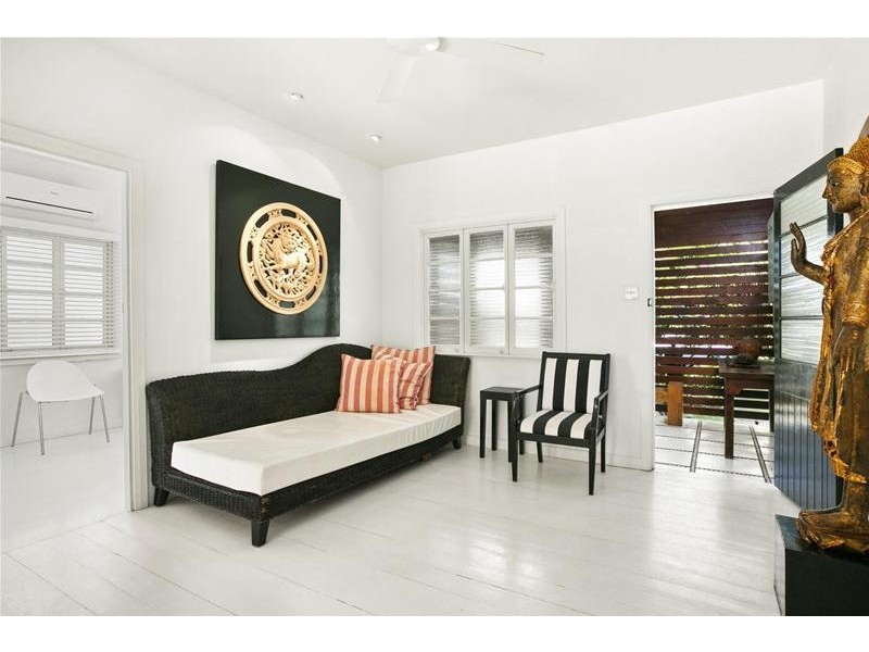 30 Howe Street, Cairns North QLD 4870