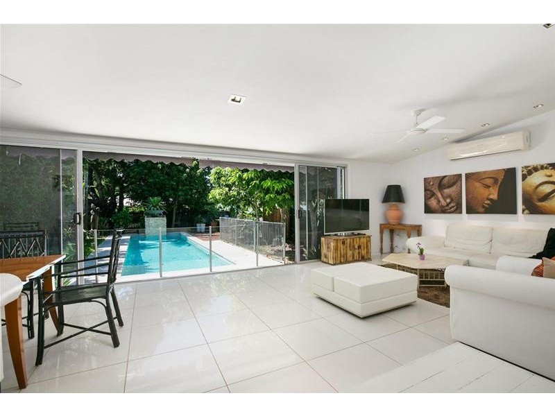 30 Howe Street, Cairns North QLD 4870