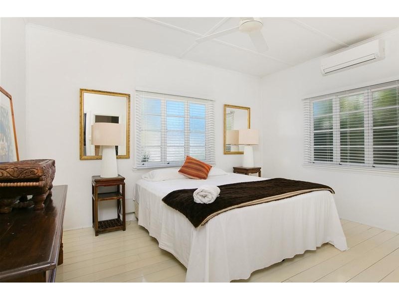 30 Howe Street, Cairns North QLD 4870