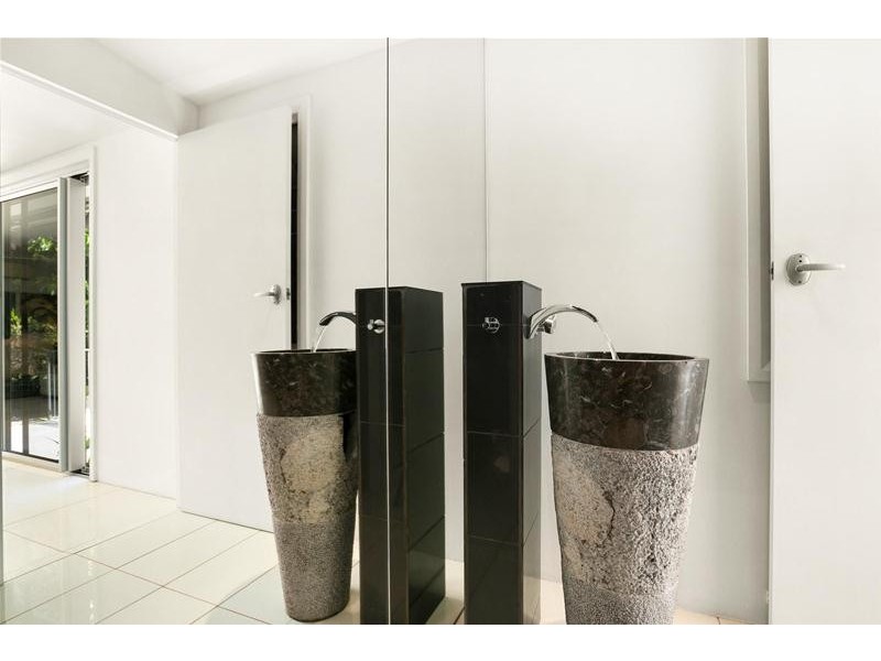 30 Howe Street, Cairns North QLD 4870