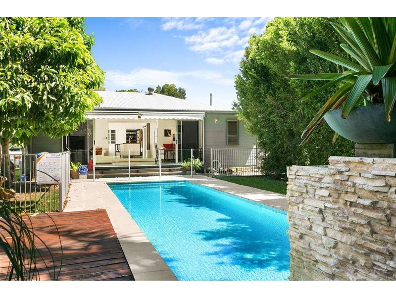 30 Howe Street, Cairns North QLD 4870