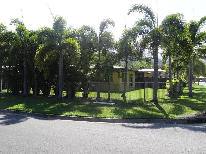 Units 1 and 2/15 Mahogany Street, Manoora QLD 4870