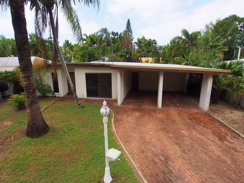 36 Bamboo Street, Holloways Beach QLD 4878