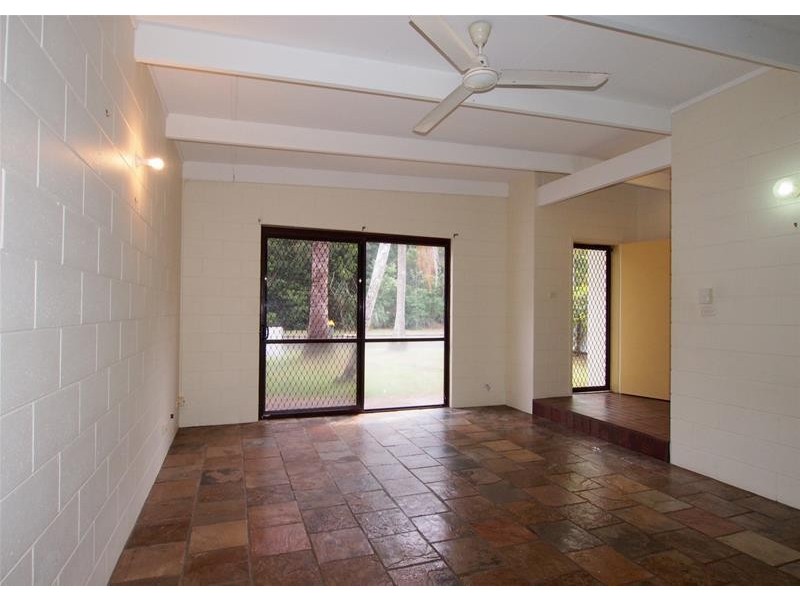 36 Bamboo Street, Holloways Beach QLD 4878