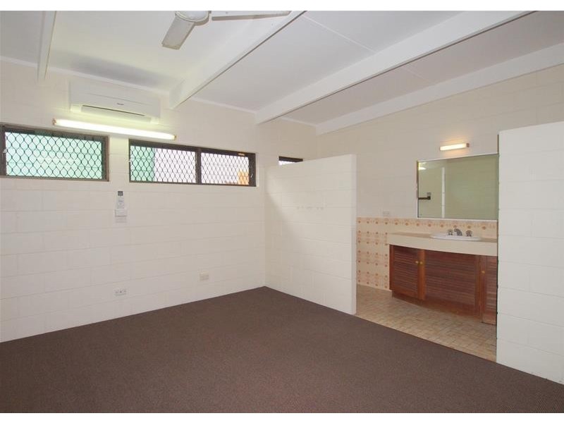 36 Bamboo Street, Holloways Beach QLD 4878