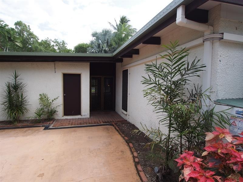 36 Bamboo Street, Holloways Beach QLD 4878