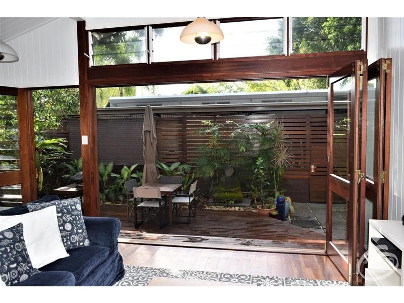 96 Christensen Street, Machans Beach QLD 4878