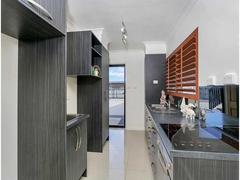 2/1 Sandown  Close, Woree QLD 4868
