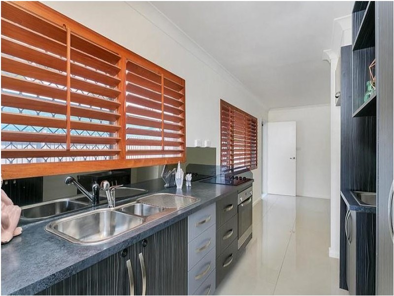 2/1 Sandown  Close, Woree QLD 4868