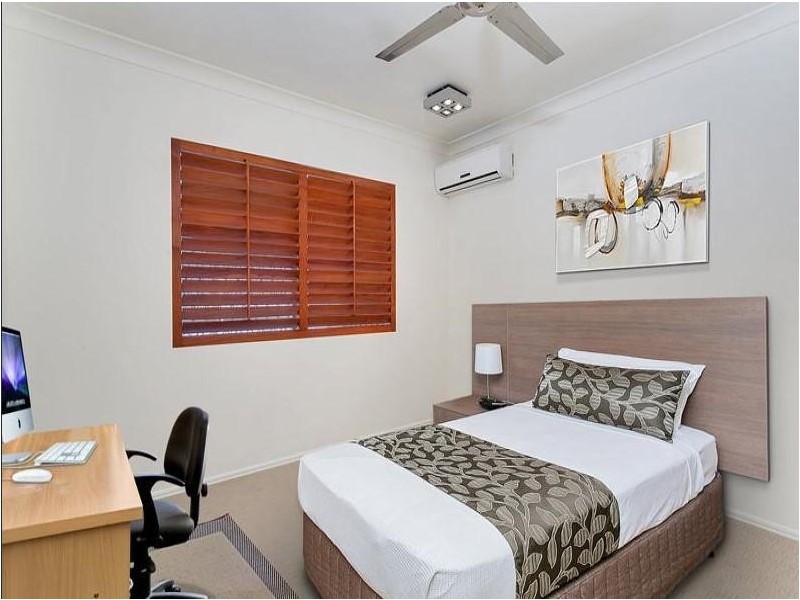 2/1 Sandown  Close, Woree QLD 4868