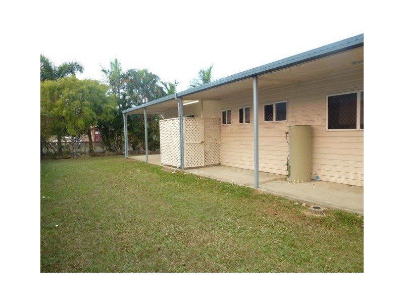 1 Kirsten Close, Woree QLD 4868