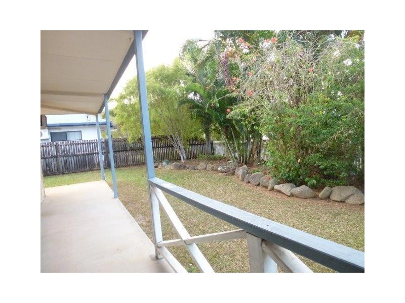 1 Kirsten Close, Woree QLD 4868