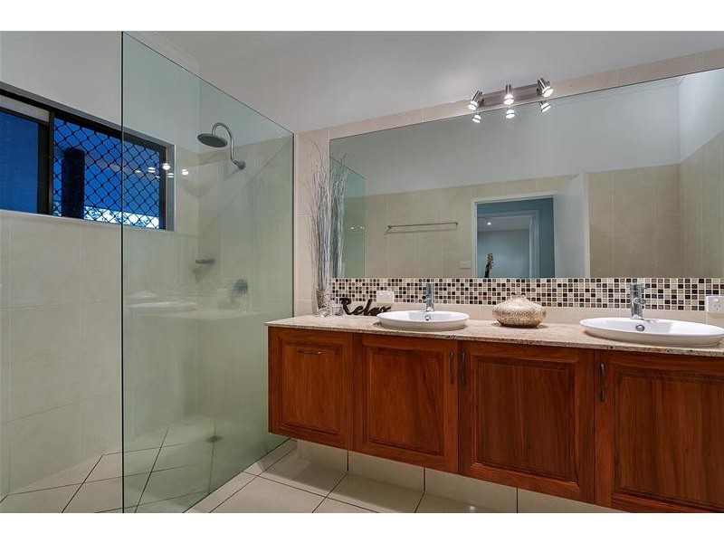 5 Dove Court, Bayview Heights QLD 4868