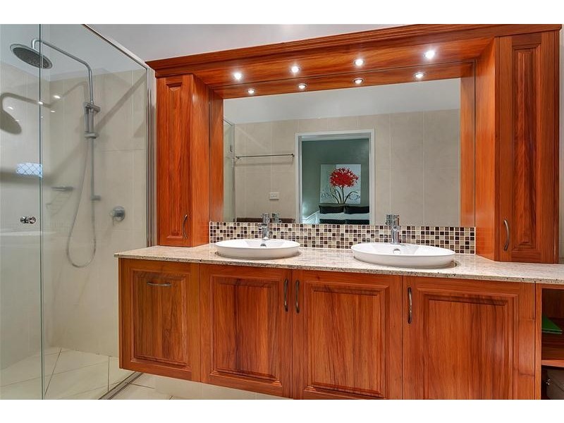 5 Dove Court, Bayview Heights QLD 4868