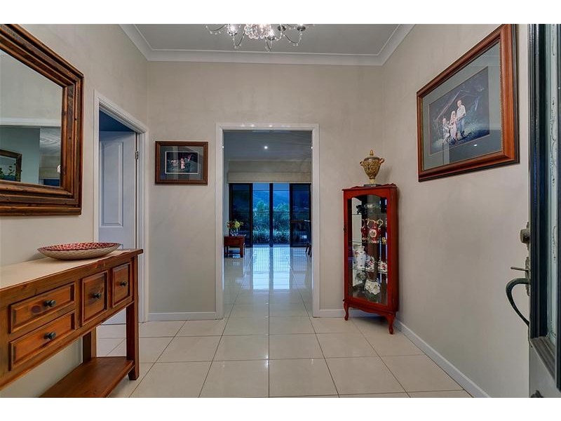 5 Dove Court, Bayview Heights QLD 4868