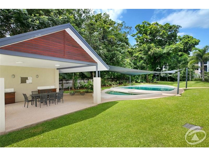 2/9-11 McLean Street, Cairns North QLD 4870
