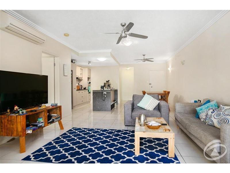 2/9-11 McLean Street, Cairns North QLD 4870