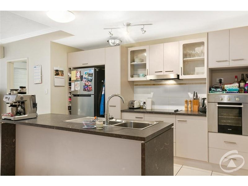 2/9-11 McLean Street, Cairns North QLD 4870