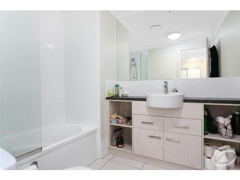 2/9-11 McLean Street, Cairns North QLD 4870