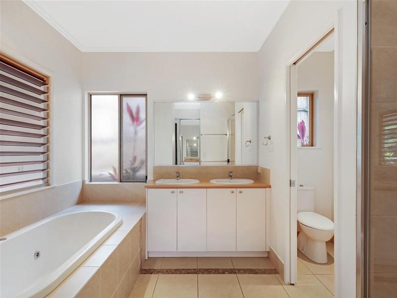 10 McColl Close, Redlynch QLD 4870