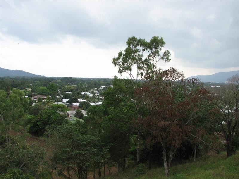 17 Eleanor Close, Mooroobool QLD 4870