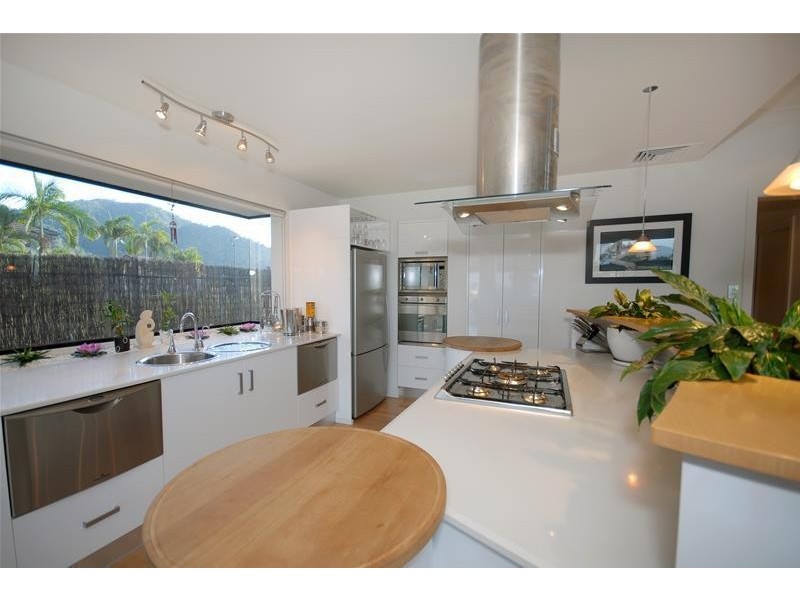 8 The Peak Road, Brinsmead QLD 4870