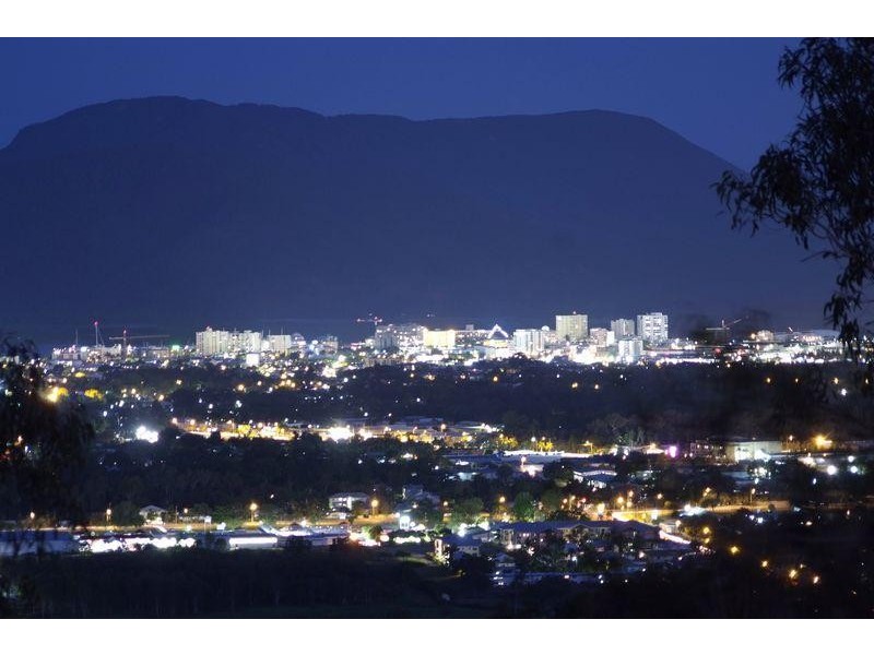 8 The Peak Road, Brinsmead QLD 4870