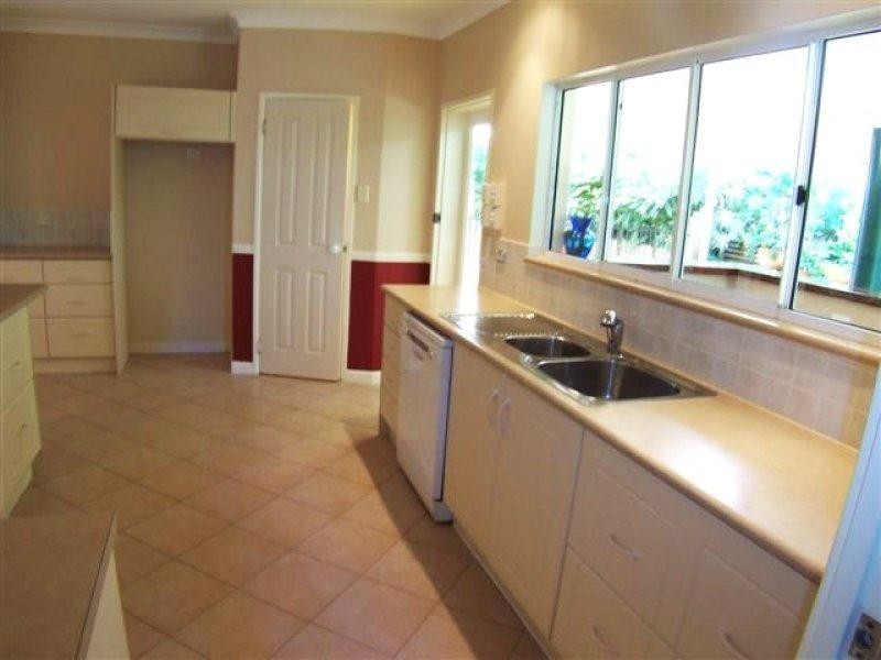 246 Robert Road, Bentley Park QLD 4869