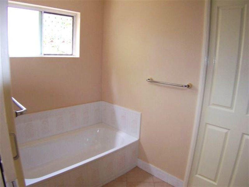 246 Robert Road, Bentley Park QLD 4869