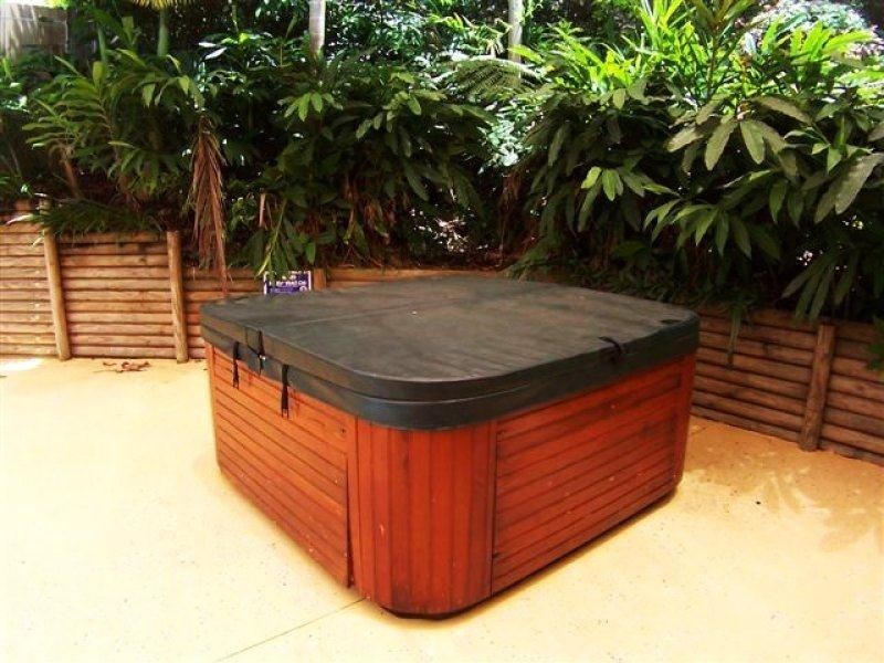 246 Robert Road, Bentley Park QLD 4869